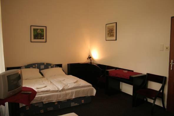 Hotel Posta Benesov  Exteriör bild