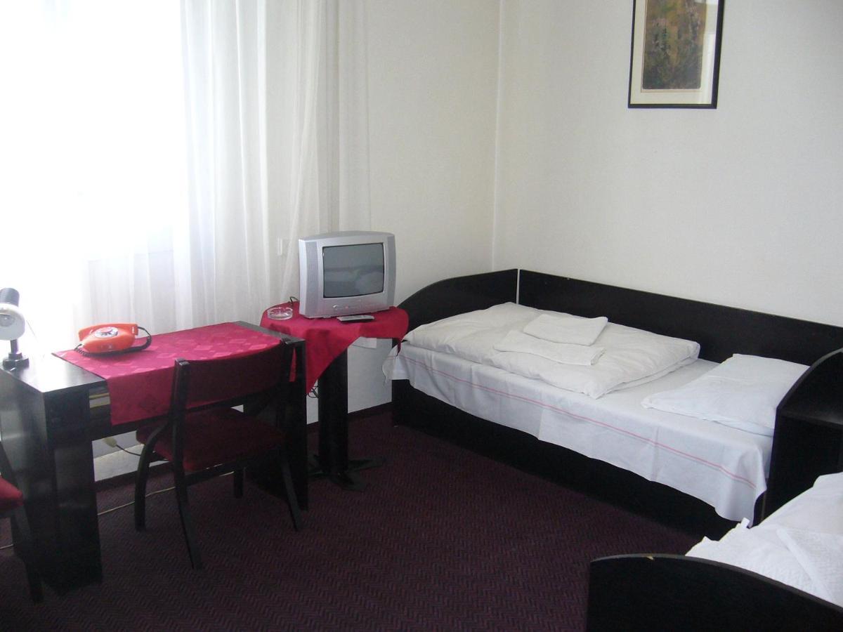 Hotel Posta Benesov  Rum bild
