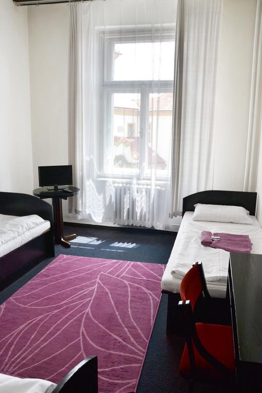Hotel Posta Benesov  Exteriör bild