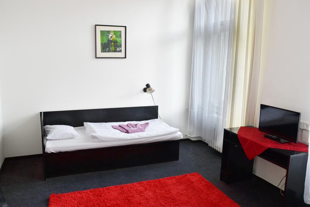 Hotel Posta Benesov  Exteriör bild