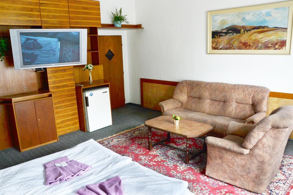 Hotel Posta Benesov  Exteriör bild